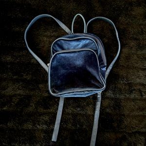Girls mini back pack navy blue velour with 2 zippers. Straps are adjustable!🥰